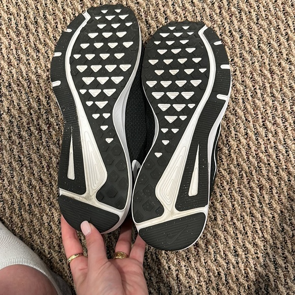 Never worn men’s black and white Nike Quest 2 'Black White' - Picture 11 of 11